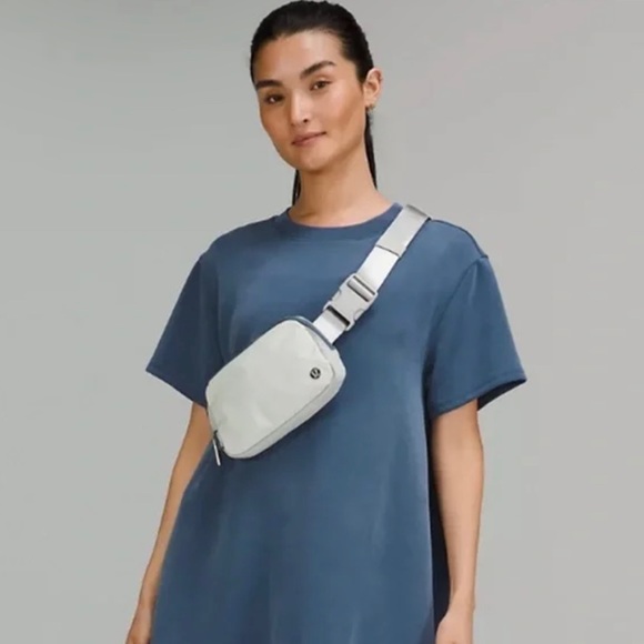 Rare Lululemon Travel Pooch Bag / Belt Bag / Fanny Pack - turquoise mint & teal - Picture 6 of 7